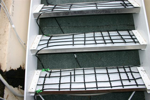 Stahltreppenheizung im Außenbereich einer Dachterasse